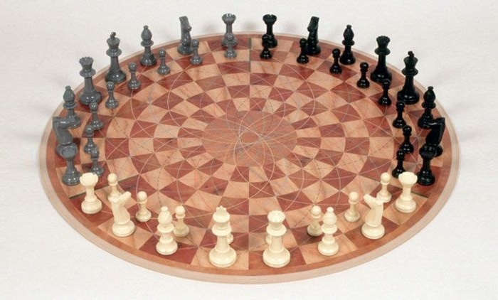 okrugli-šah-za-tri-igrača